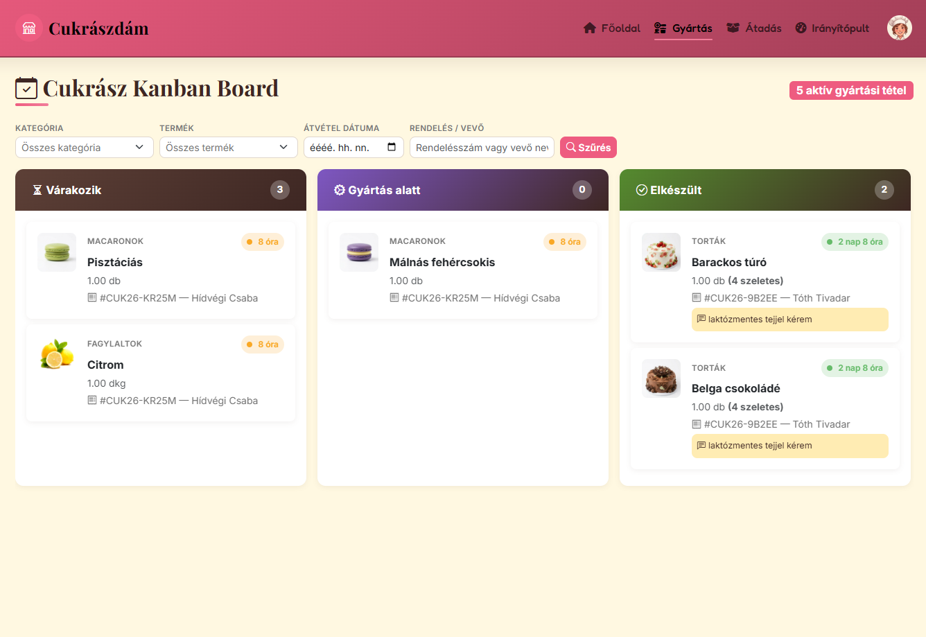 Cukrász Kanban tábla a Cukee-ban: várakozó, gyártás alatt lévő és elkészült tételek oszlopai